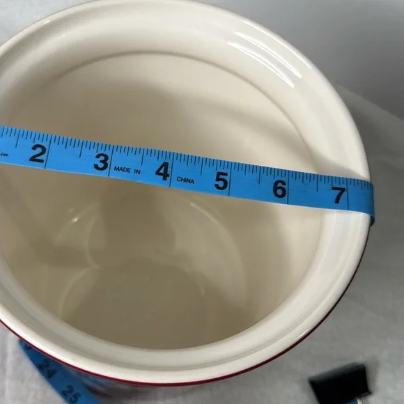 Cookie Jar Red with white Snowflake Ceramic microwave & dishwasher safe 7”x12.5” - Picture 3 of 9